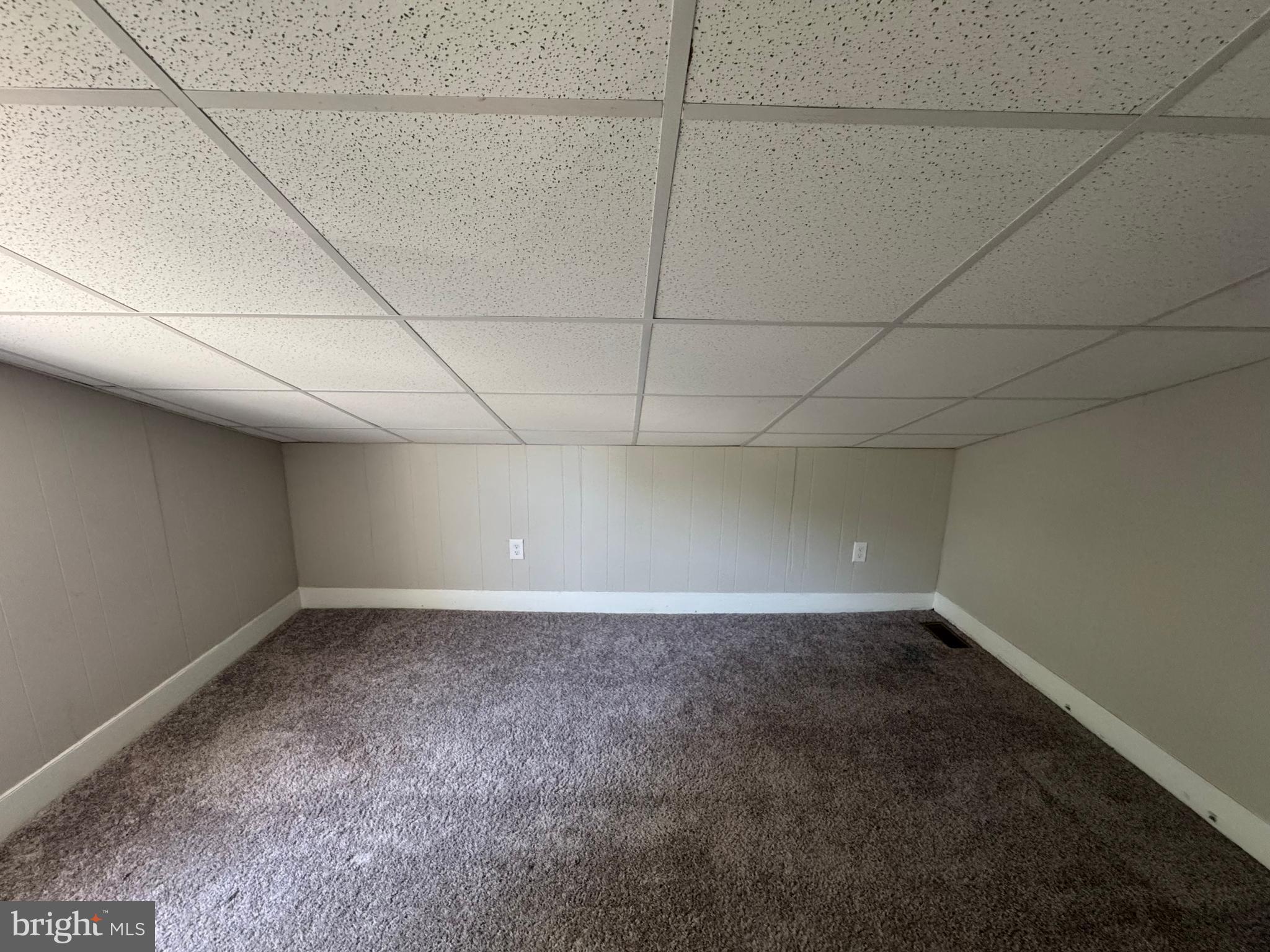395 Tansboro Road Berlin, NJ 08009 - Photo 37 of 47 an empty room with a empty space