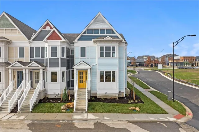 $599,000 | 440 Southwest Brummel Road, Lee's Summit, MO 64081