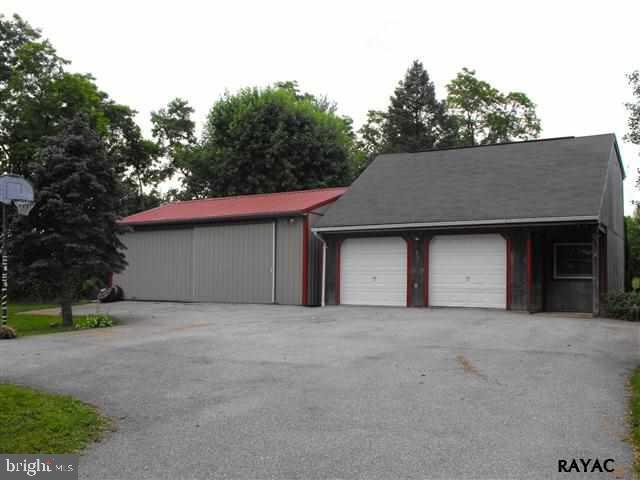 585 Church Road York, PA 17404 - Photo 3 of 19 Gallery Image 3