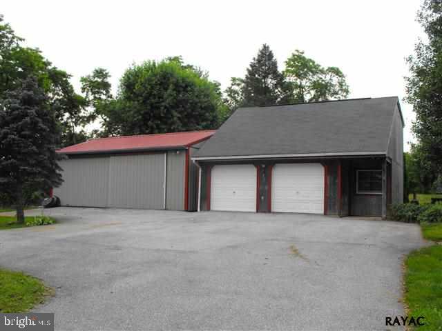 585 Church Road York, PA 17404 - Photo 4 of 19 Gallery Image 4