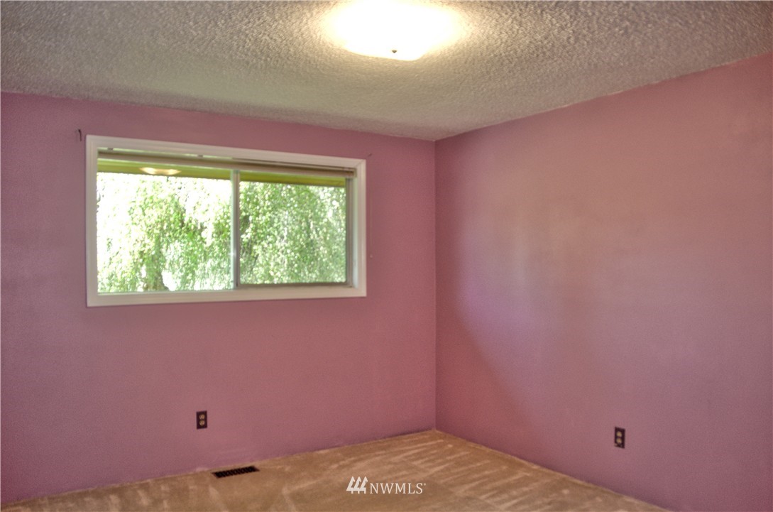 6618 Humphrey Road Clinton, WA 98236 - Photo 14 of 20 Gallery Image 14