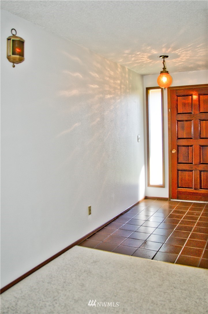 6618 Humphrey Road Clinton, WA 98236 - Photo 5 of 20 Gallery Image 5