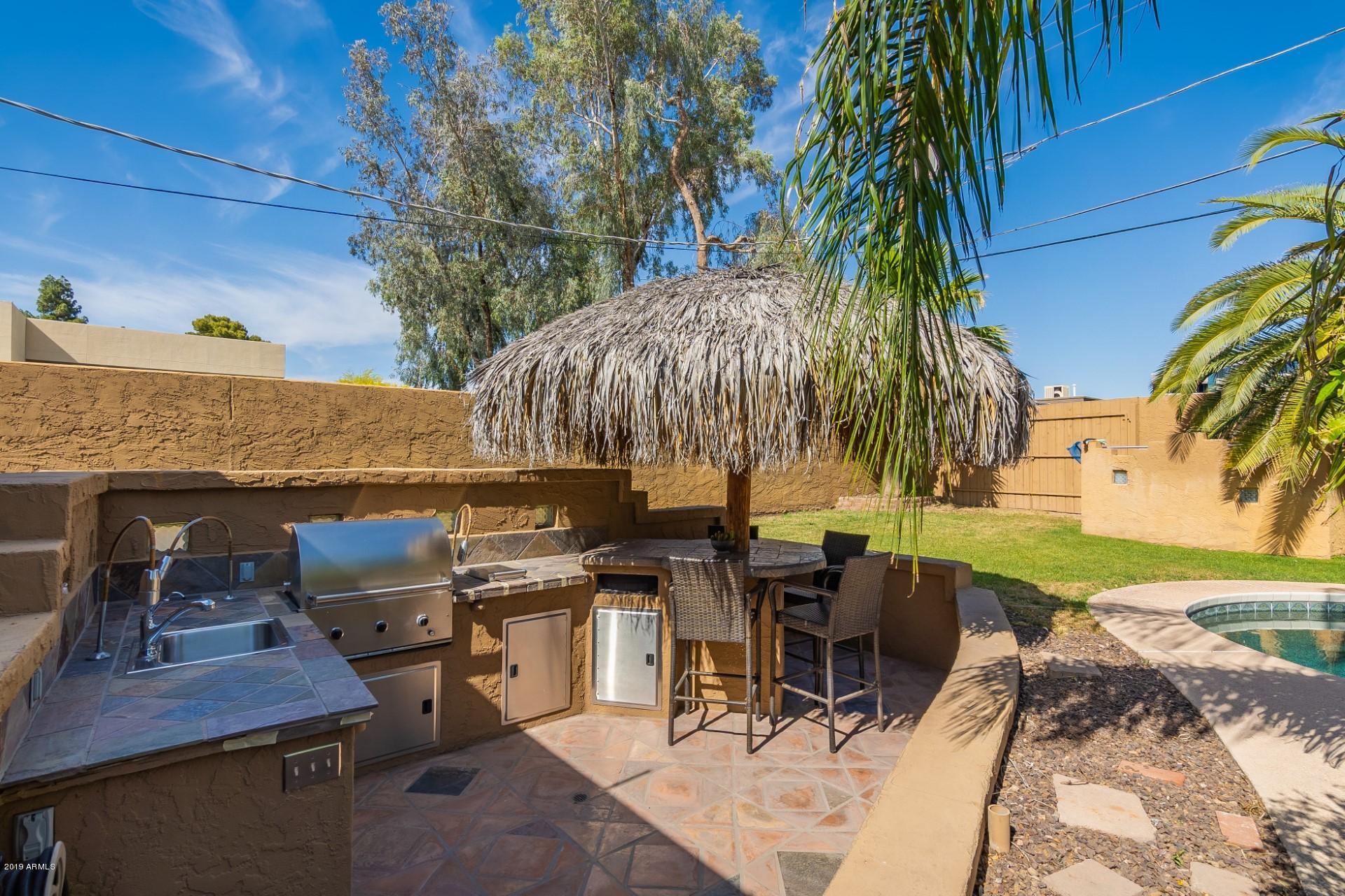 5319 North 15th Street Phoenix, AZ 85014 - Photo 31 of 33 a view of a patio with a table chairs and a patio