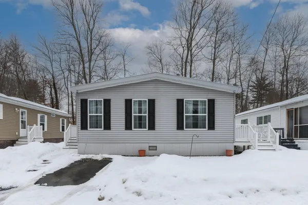 $249,900 | 104 Robin Hood Lane, Exeter, NH 03833