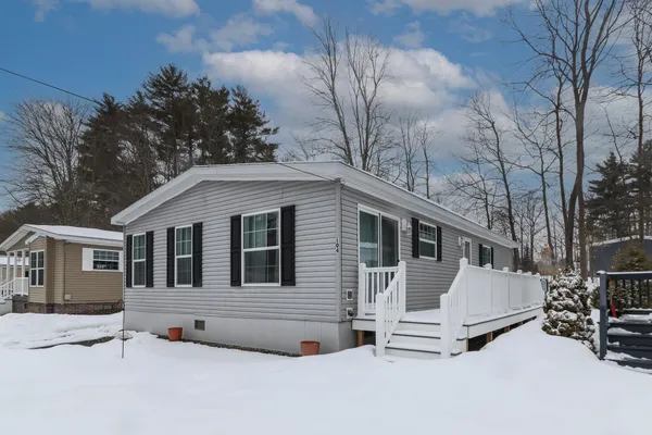 $249,900 | 104 Robin Hood Lane, Exeter, NH 03833