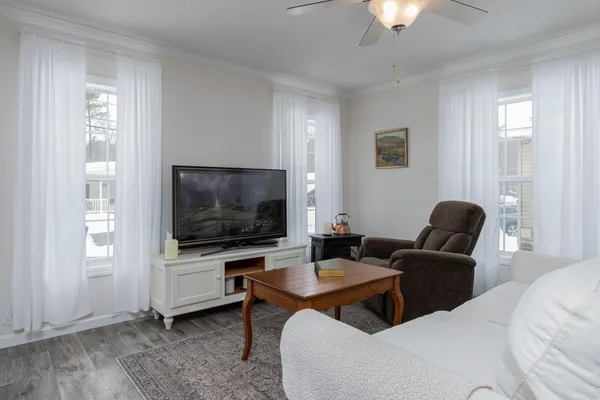 $249,900 | 104 Robin Hood Lane, Exeter, NH 03833