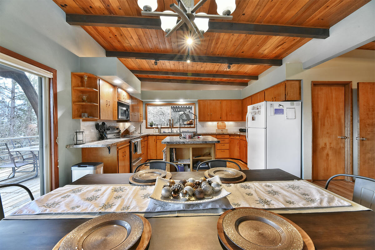 460 Wilson Road Ashland, OR 97520 - Photo 15 of 40 15