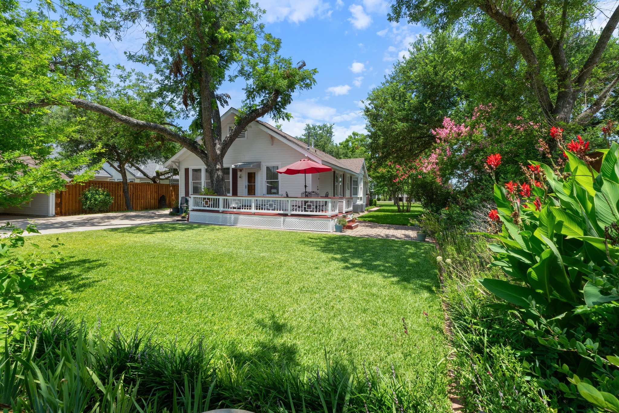 810 East University Avenue Georgetown, TX 78626 - Photo 23 of 38 a house view with a garden space