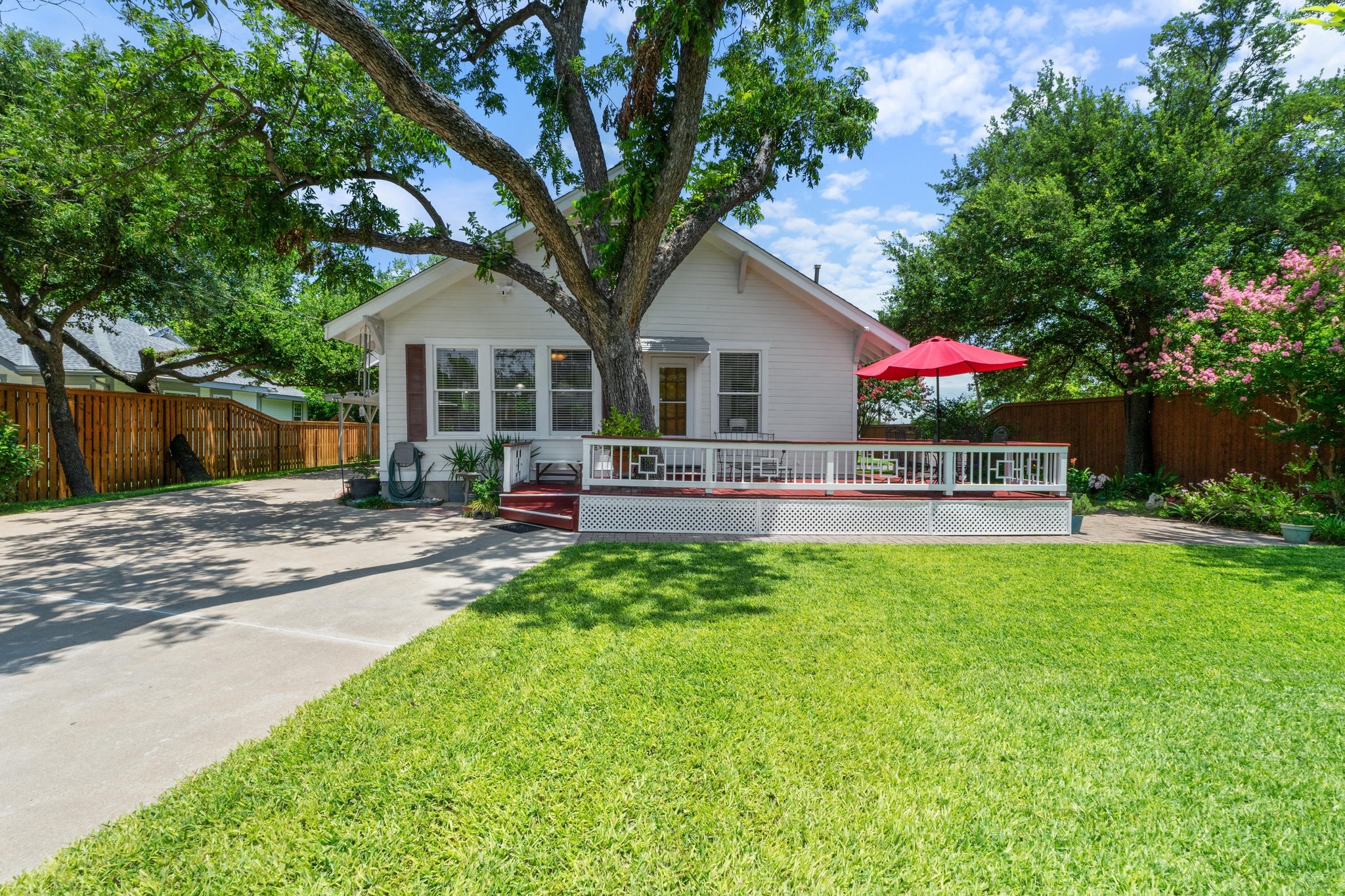 810 East University Avenue Georgetown, TX 78626 - Photo 24 of 38 a front view of house with yard and green space