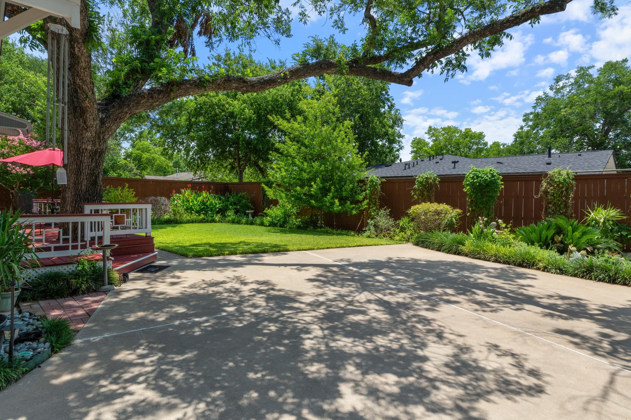 810 East University Avenue Georgetown, TX 78626 - Photo 25 of 38 a view of a street with a bench and trees