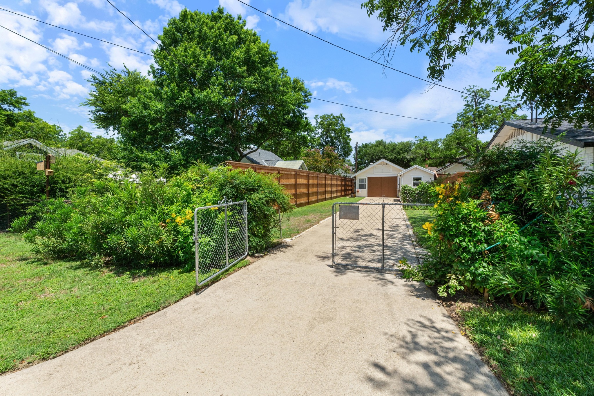 810 East University Avenue Georgetown, TX 78626 - Photo 31 of 38 a view of a garden with pathway