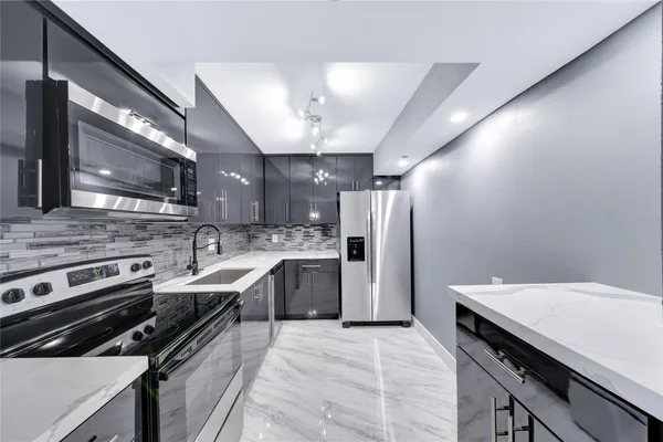 $2,275 | 1100 St Charles Place, Unit 708, Pembroke Pines, FL 33026