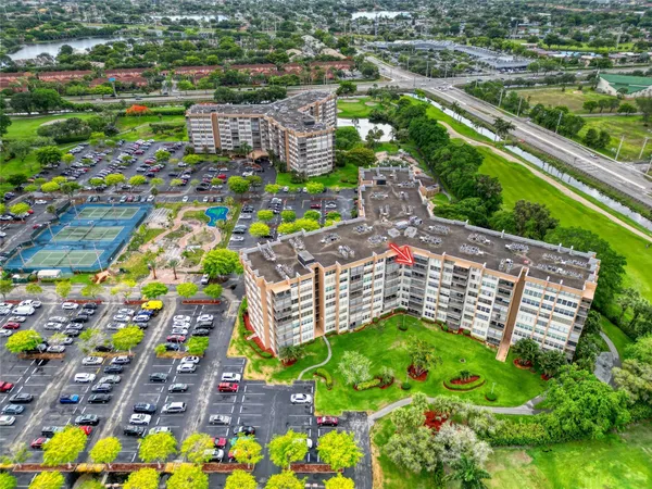 $2,275 | 1100 St Charles Place, Unit 708, Pembroke Pines, FL 33026