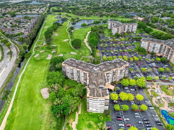 $2,275 | 1100 St Charles Place, Unit 708, Pembroke Pines, FL 33026