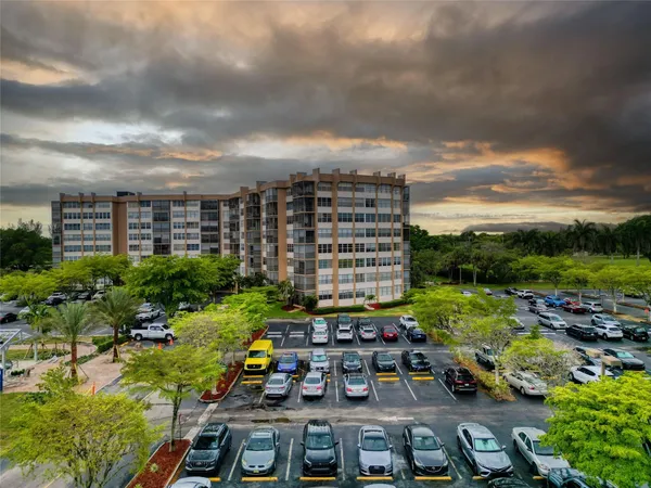 $2,275 | 1100 St Charles Place, Unit 708, Pembroke Pines, FL 33026