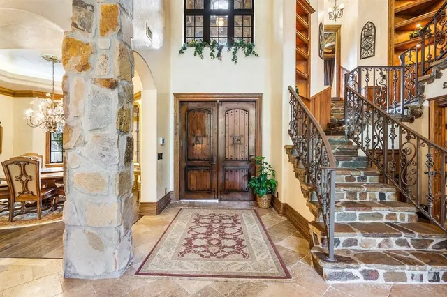 a view of a entryway of a building