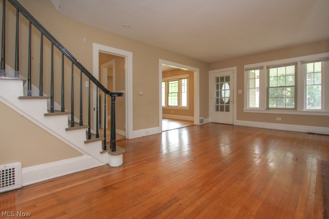 3579 Bainbridge Road Cleveland Heights, OH 44118 - Photo 8 of 35