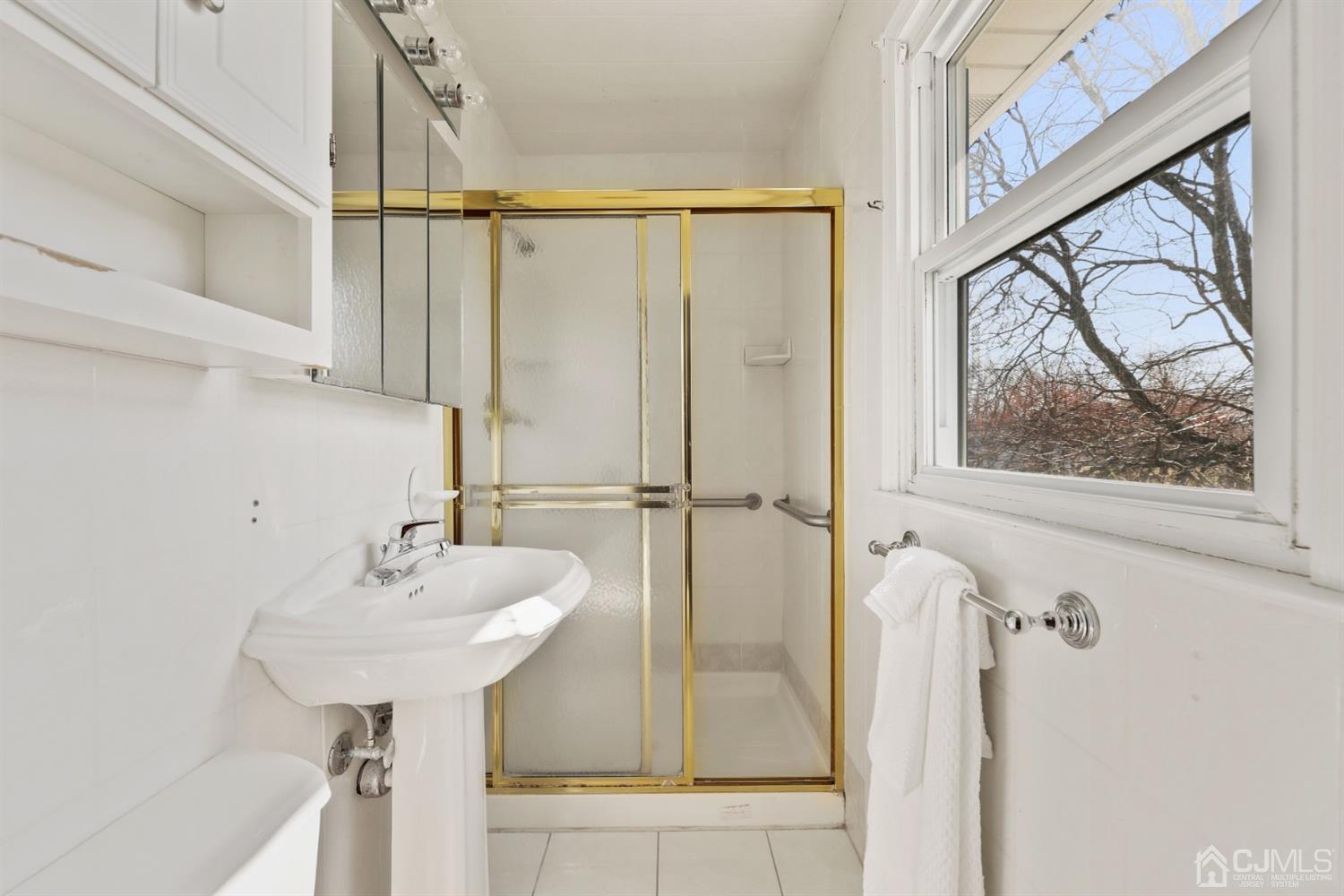 29 Ventnor Drive Edison, NJ 08820 - Photo 14 of 20 a bathroom with a sink and a mirror