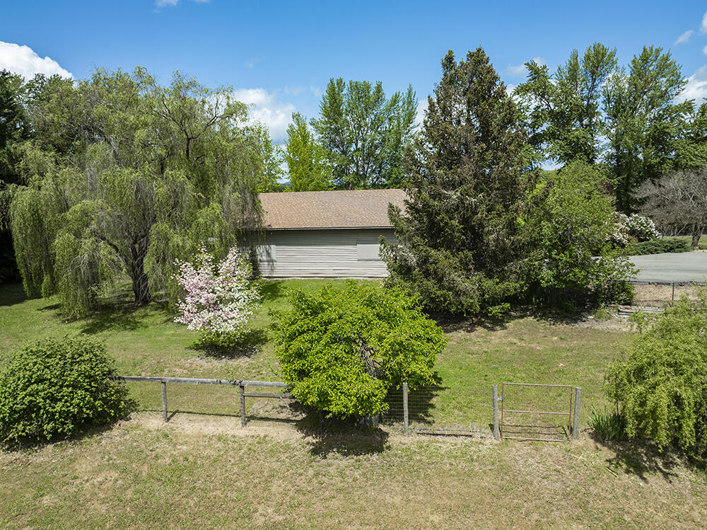 0 Lower River Road, Unit TL#108 Grants Pass, OR 97526 - Photo 14 of 47 a garden view with a seating space