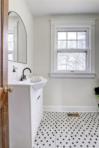 $450,000 | 316 Doniphan Street, Liberty, MO 64068