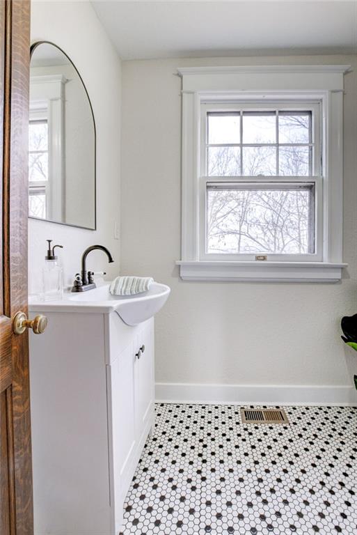 316 Doniphan Street Liberty, MO 64068 - Photo 10 of 50