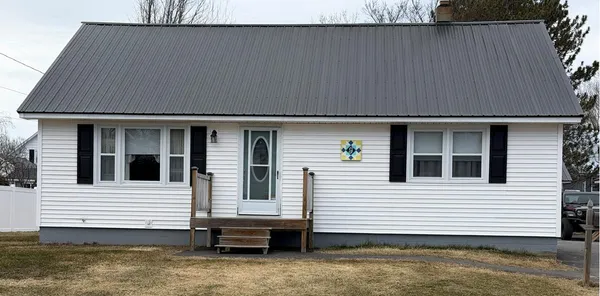 $209,500 | 44 New York Street, Millinocket, ME 04462