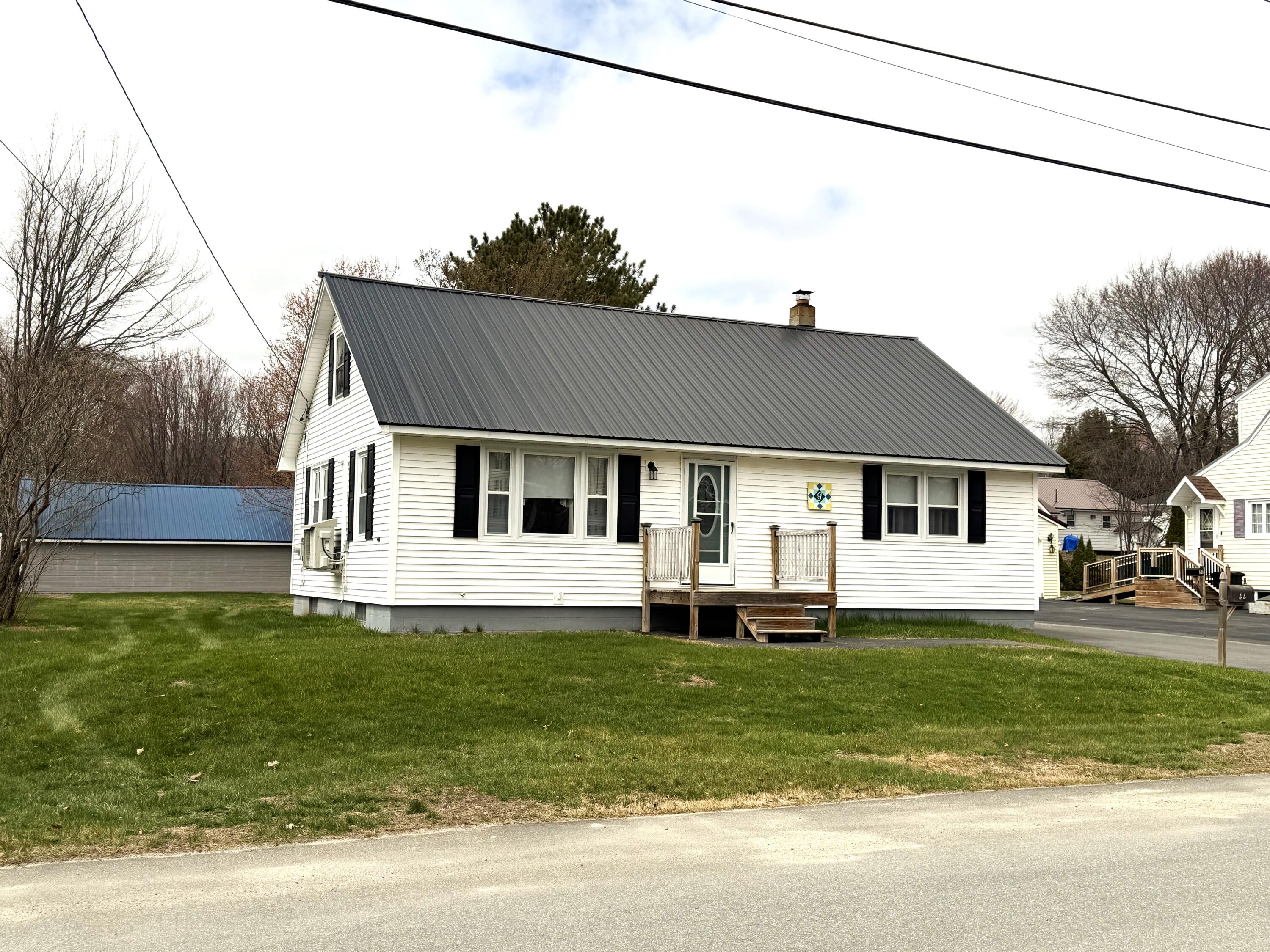 44 New York Street Millinocket, ME 04462 - Photo 2 of 23 pic ny st 2