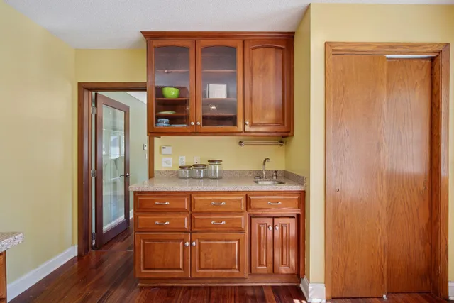 $279,900 | 612 South 11th Street, Olivia, MN 56277