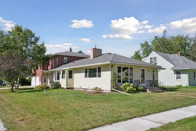 $279,900 | 612 South 11th Street, Olivia, MN 56277