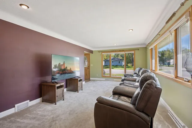 $279,900 | 612 South 11th Street, Olivia, MN 56277