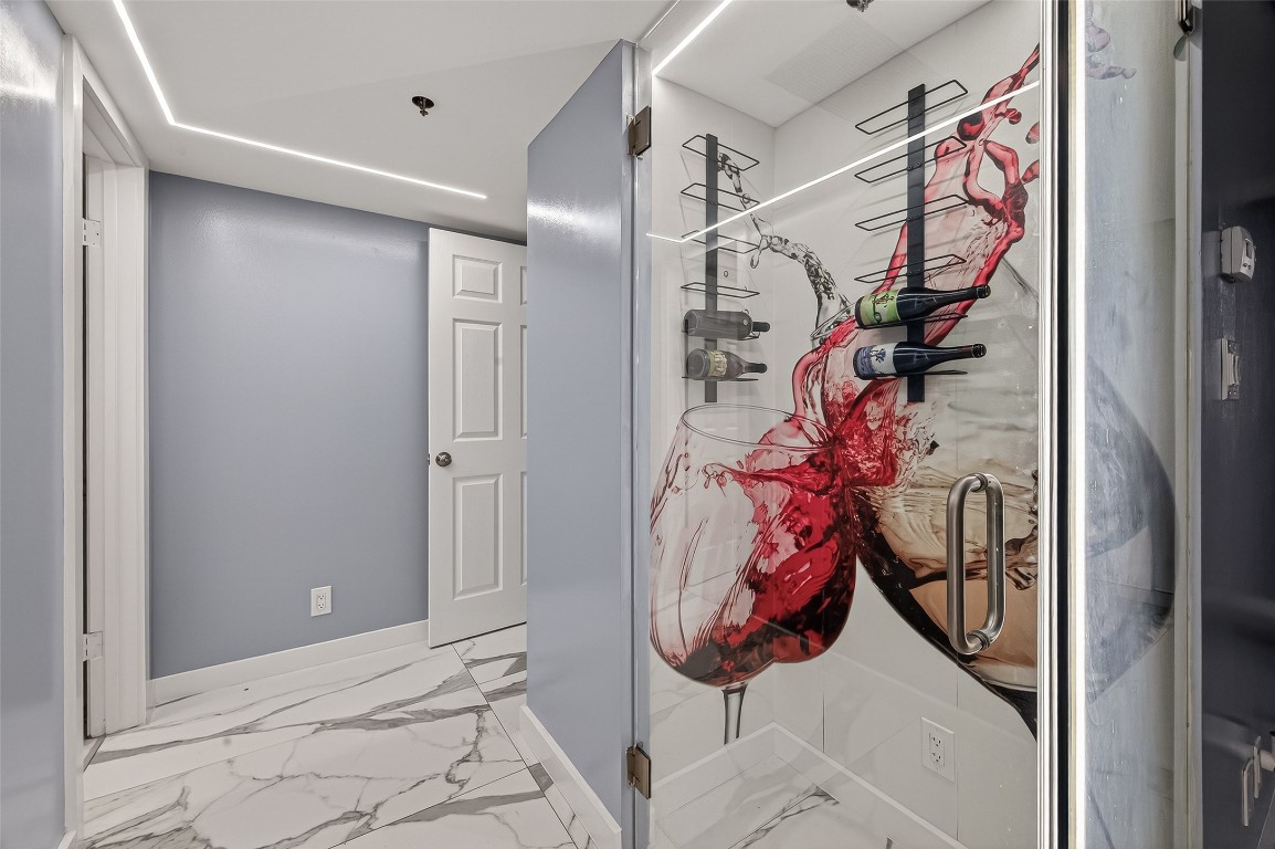 3525 Sage Road, Unit 1305 Houston, TX 77056 - Photo 3 of 30 a view of a entryway