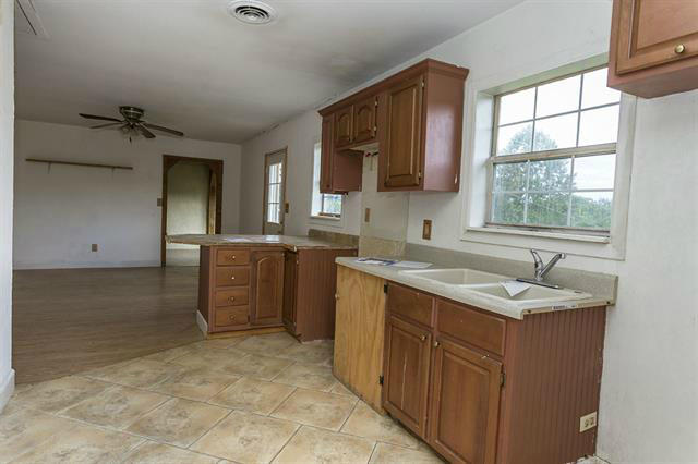 534 Oak Grove Road Decatur, TN 37322 - Photo 6 of 11 20163005-5