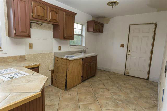 534 Oak Grove Road Decatur, TN 37322 - Photo 7 of 11 20163005-6