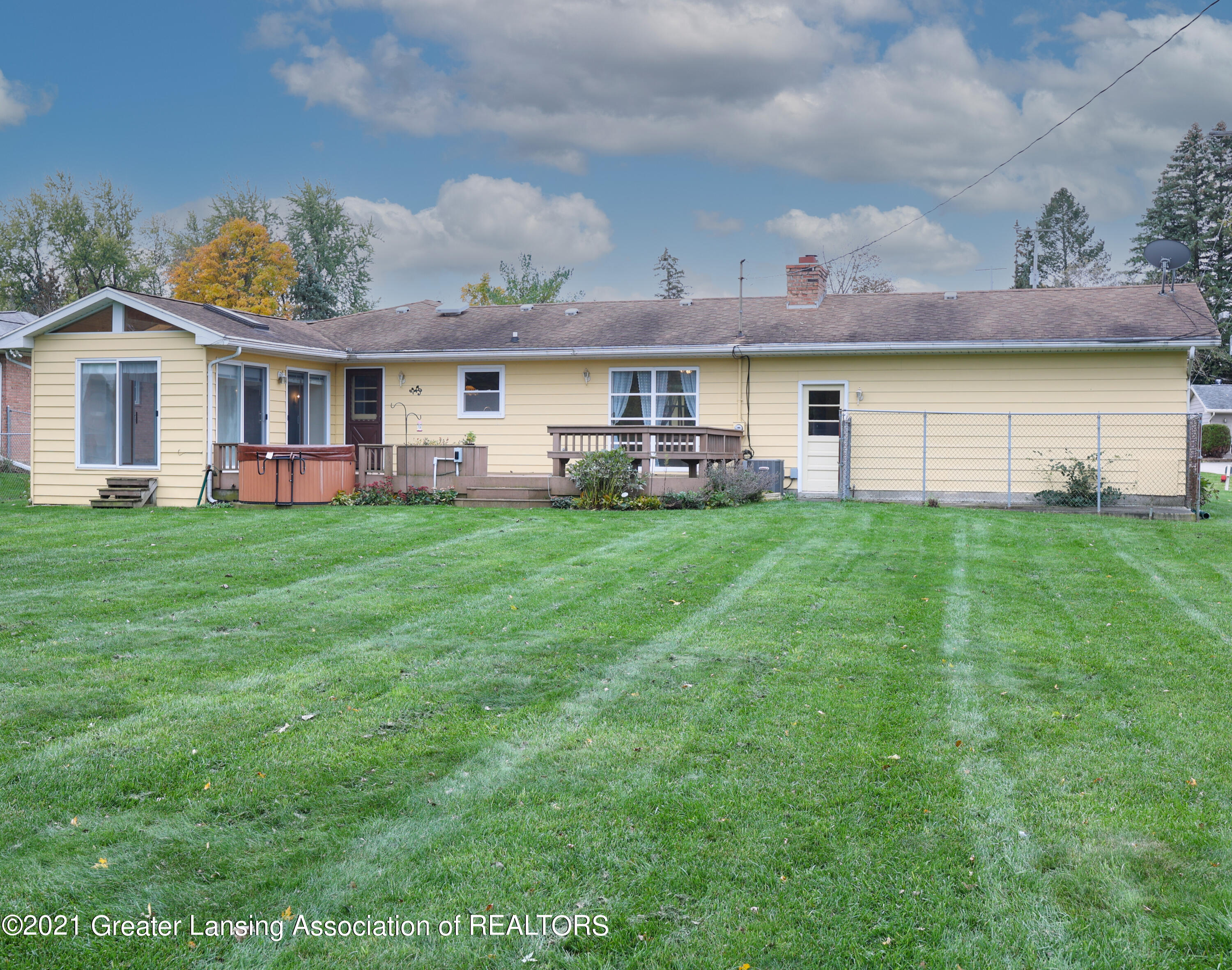 5320 Greenbriar Road Lansing, MI 48917 - Photo 3 of 21 back
