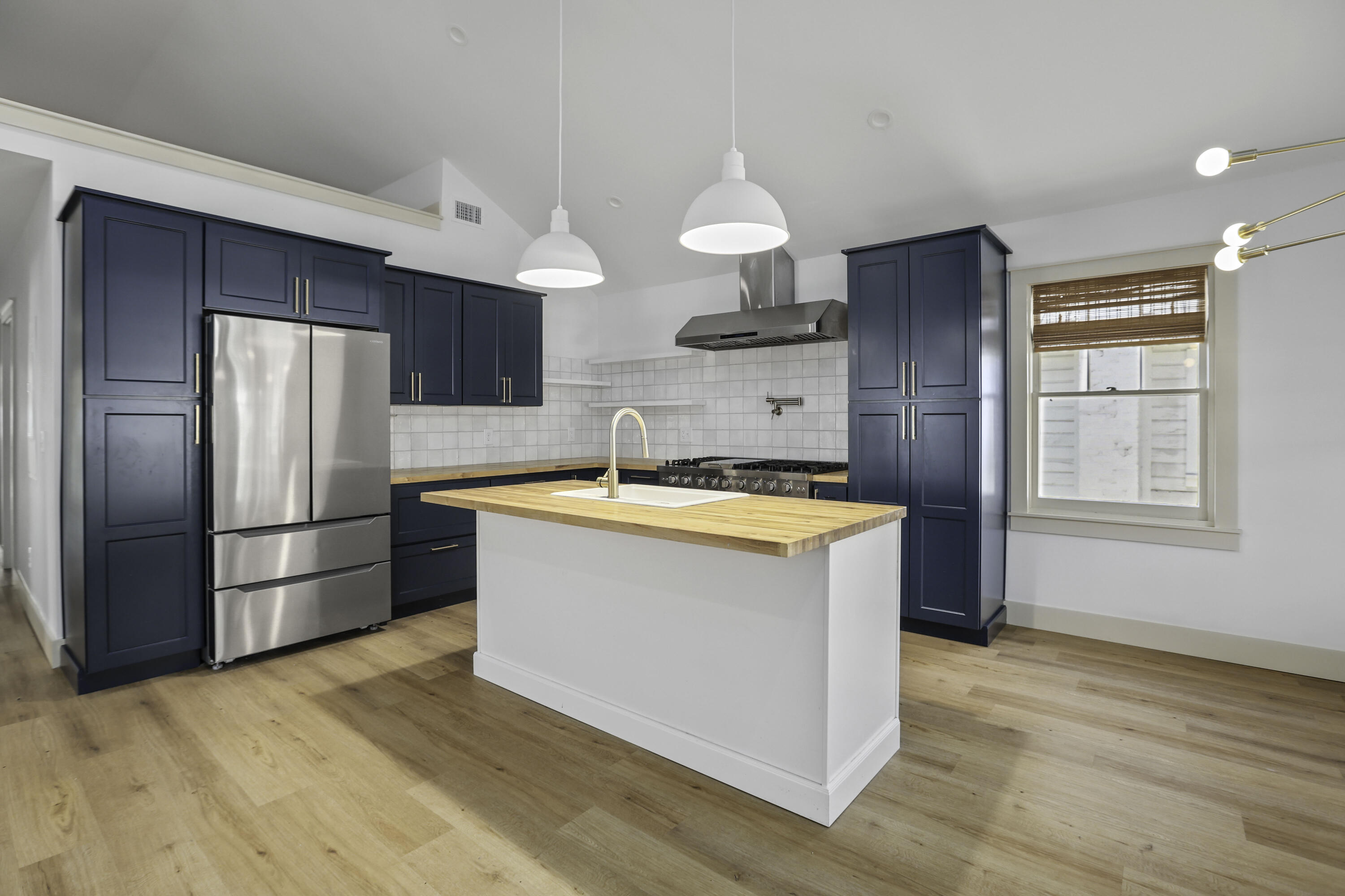 127 Simons Street Charleston, SC 29403 - Photo 14 of 41 Interior