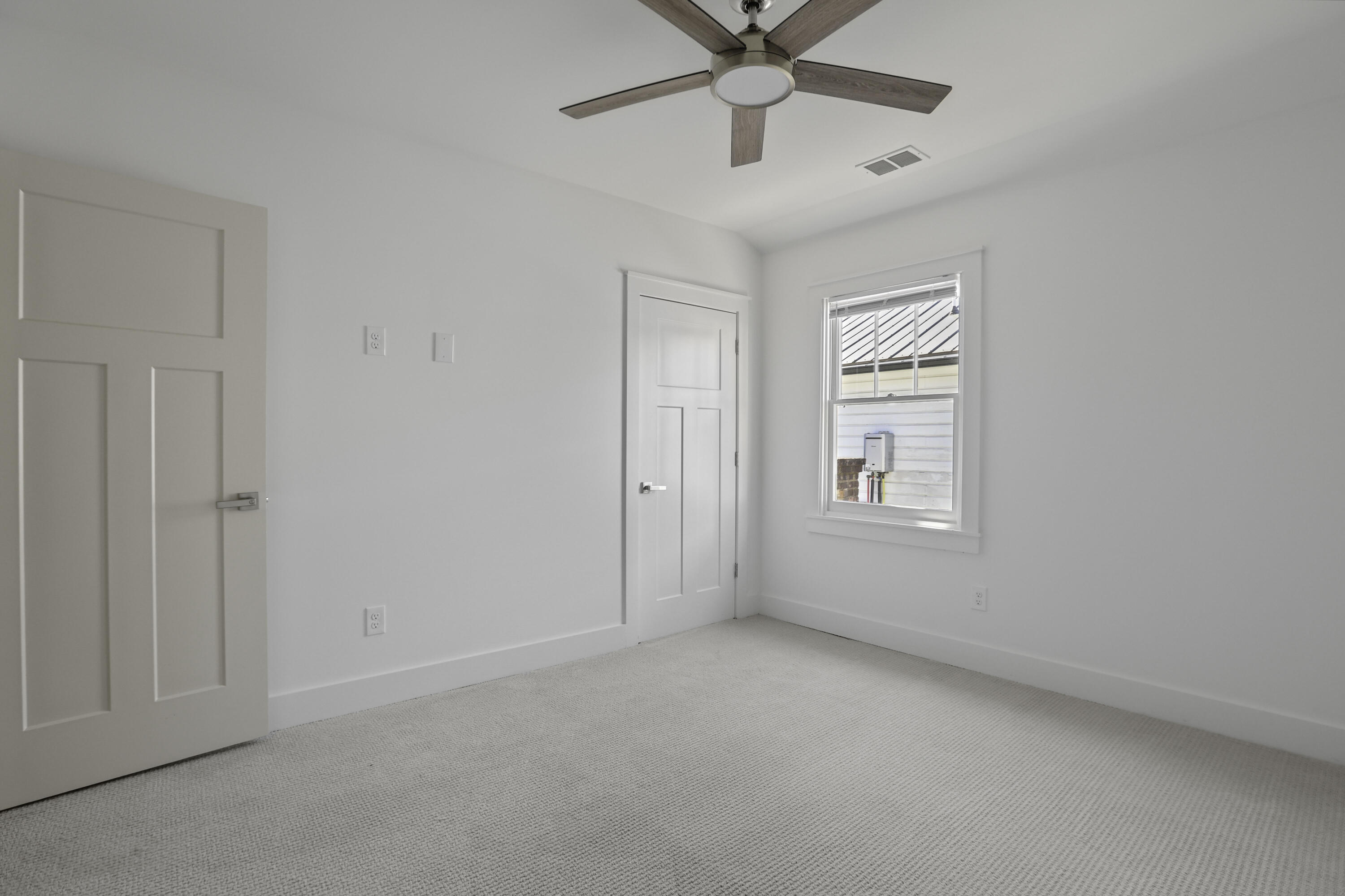 127 Simons Street Charleston, SC 29403 - Photo 22 of 41 Interior