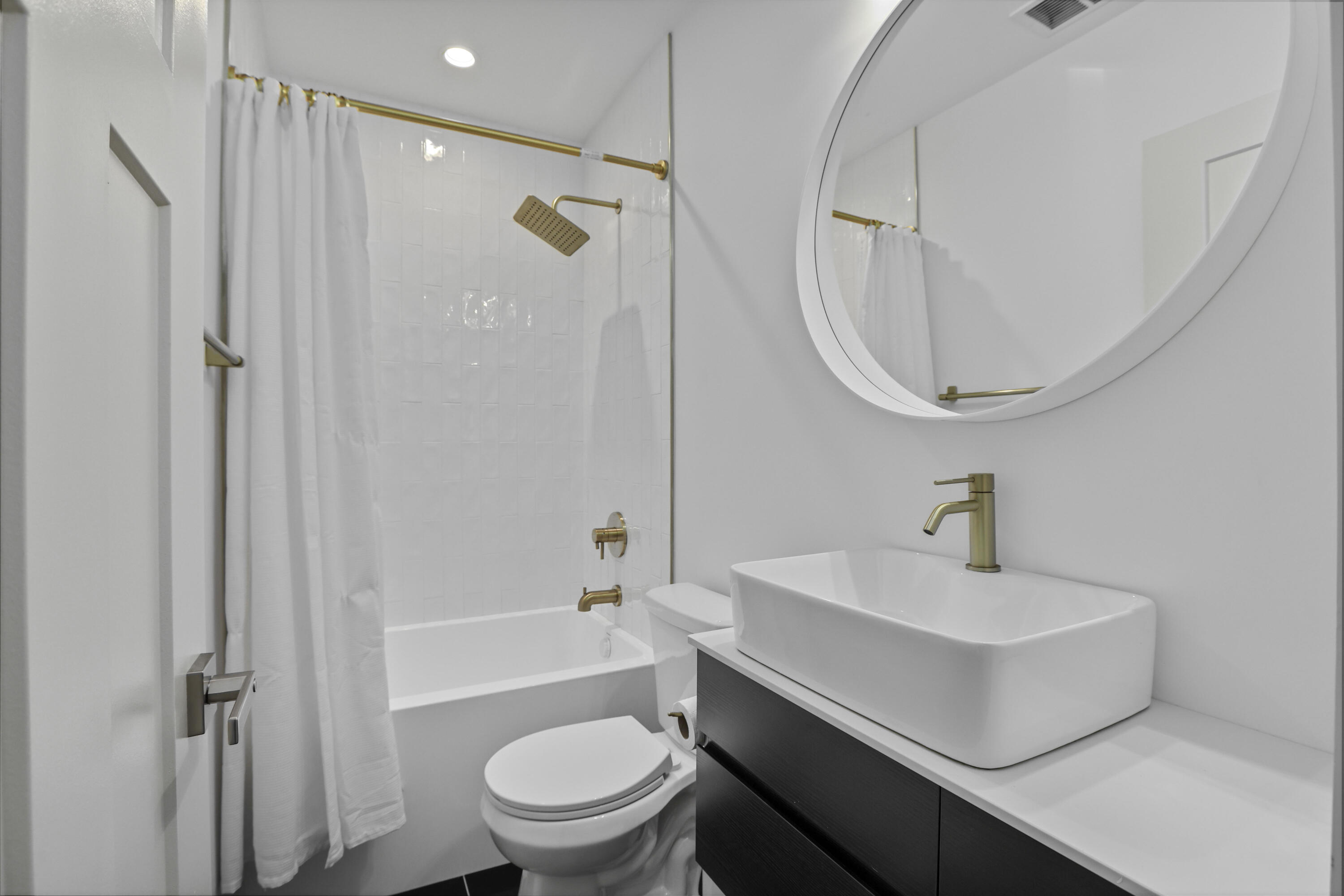 127 Simons Street Charleston, SC 29403 - Photo 23 of 41 Interior