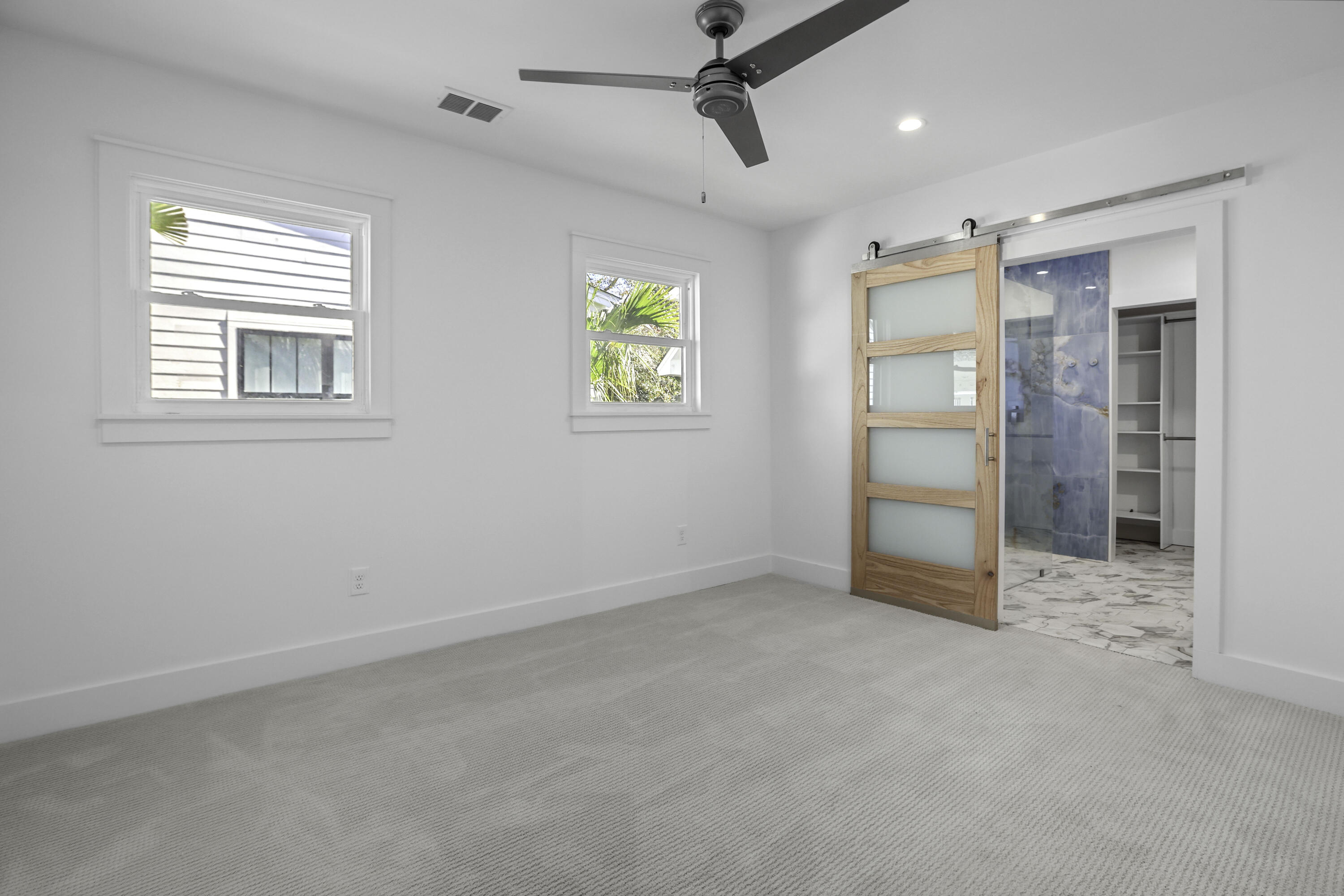 127 Simons Street Charleston, SC 29403 - Photo 25 of 41 Interior