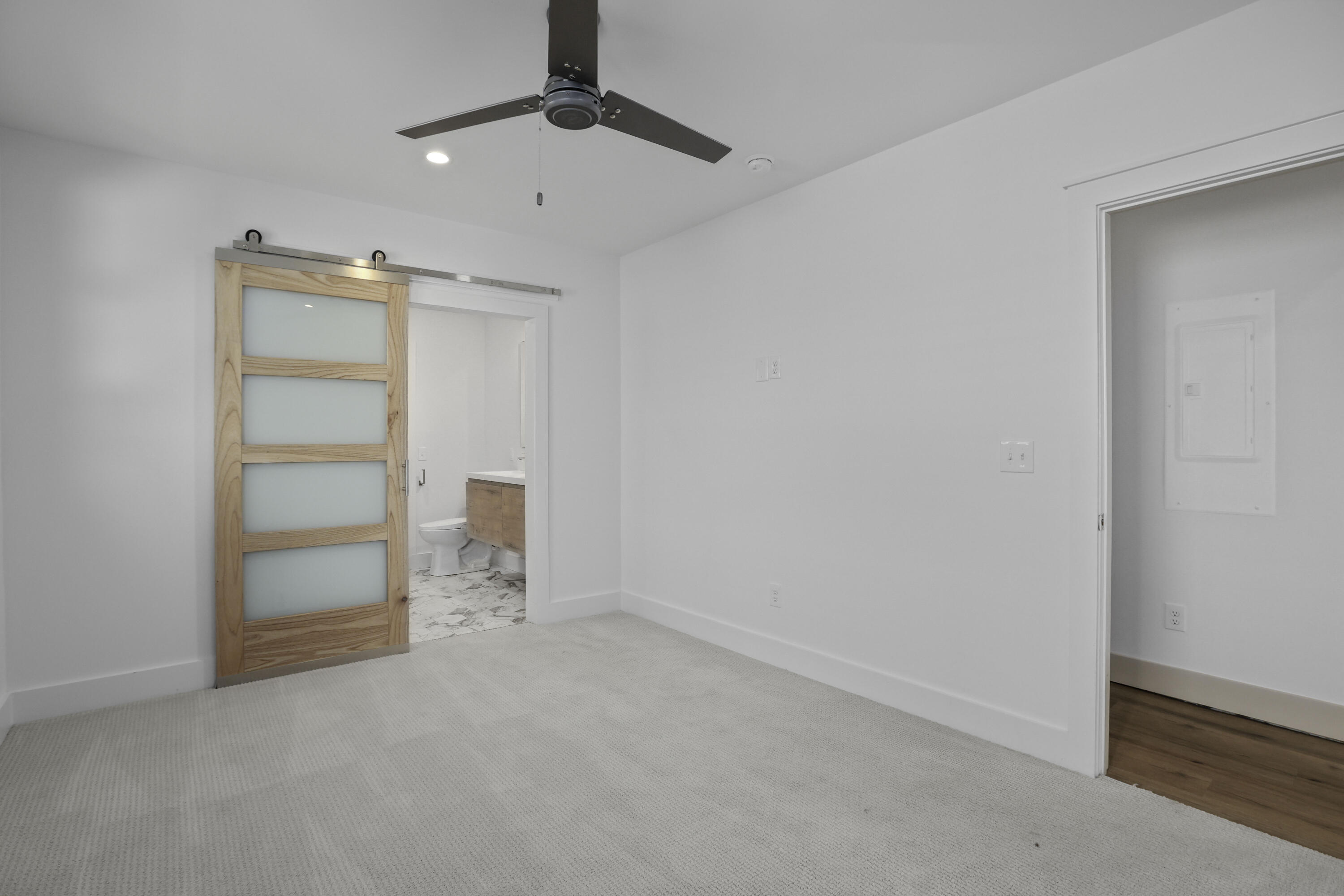 127 Simons Street Charleston, SC 29403 - Photo 26 of 41 Interior