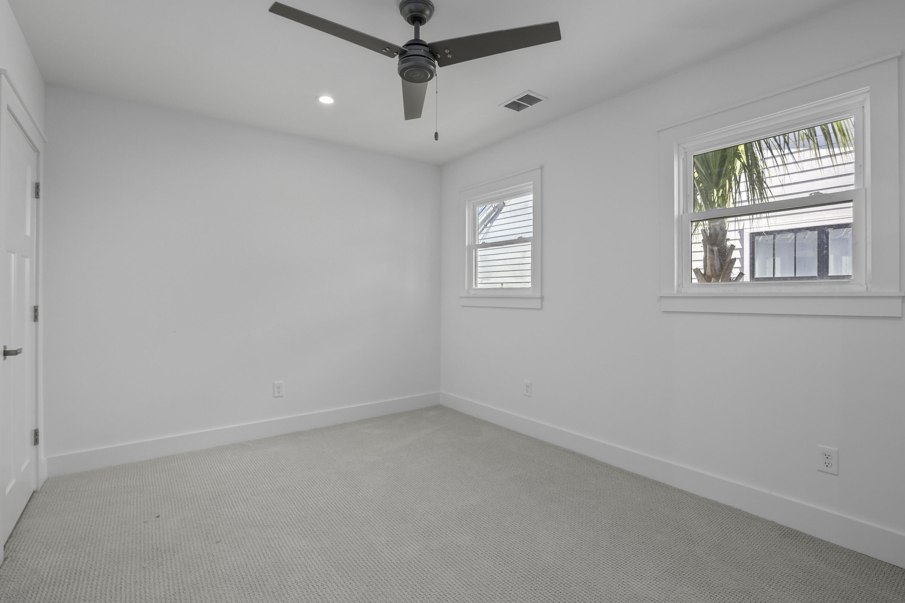 127 Simons Street Charleston, SC 29403 - Photo 27 of 41 Interior