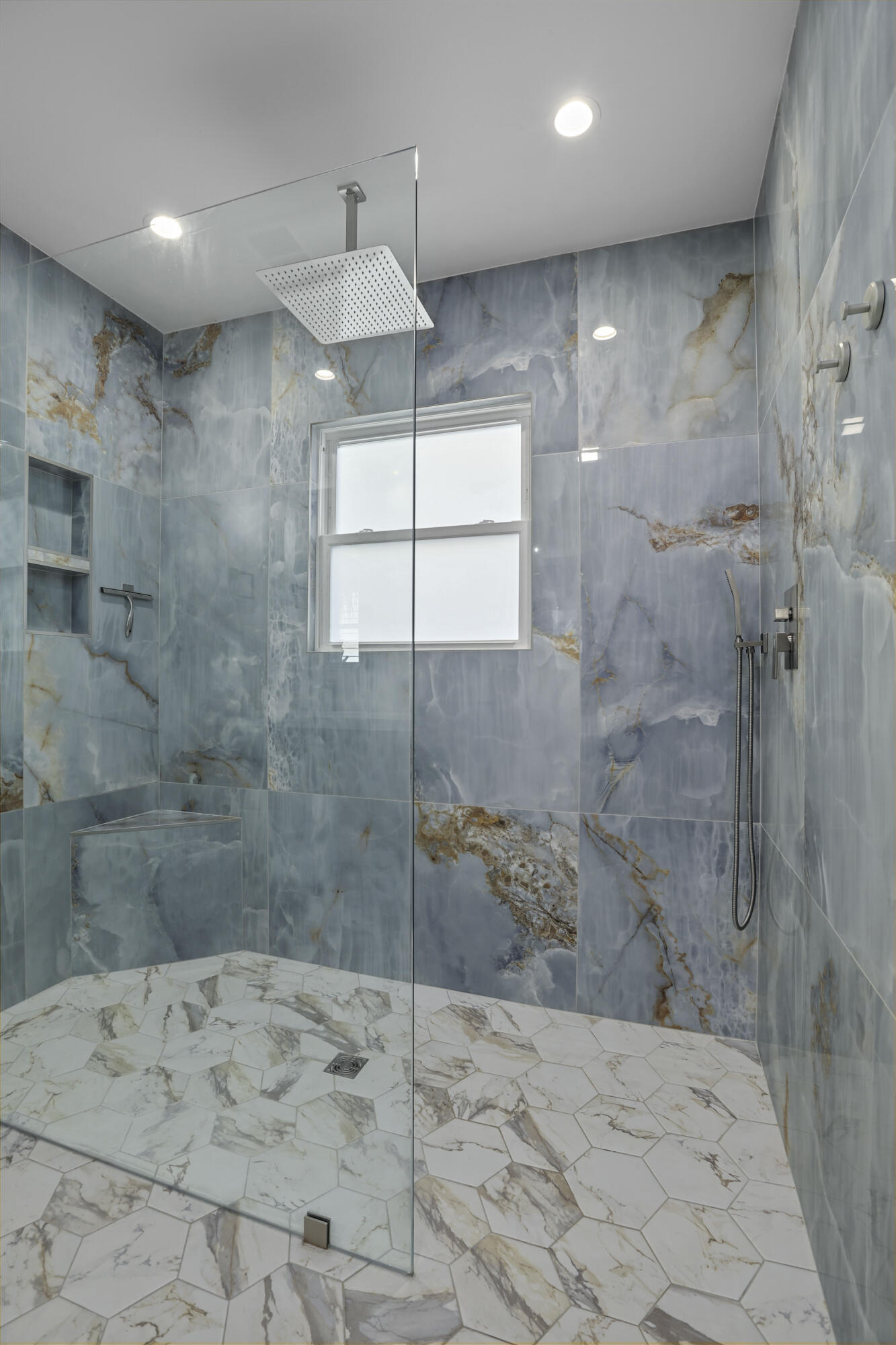 127 Simons Street Charleston, SC 29403 - Photo 30 of 41 Interior