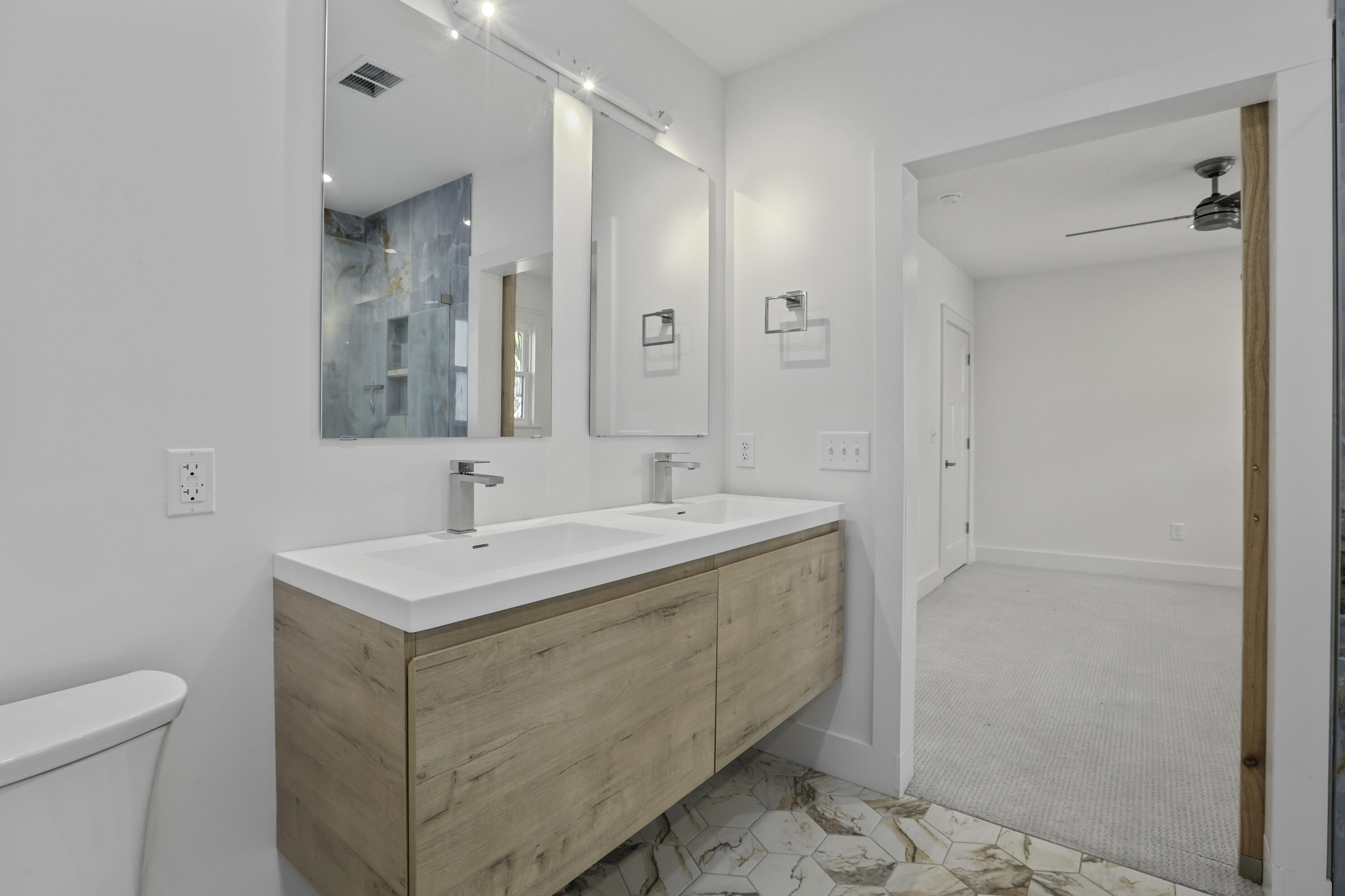 127 Simons Street Charleston, SC 29403 - Photo 32 of 41 Interior