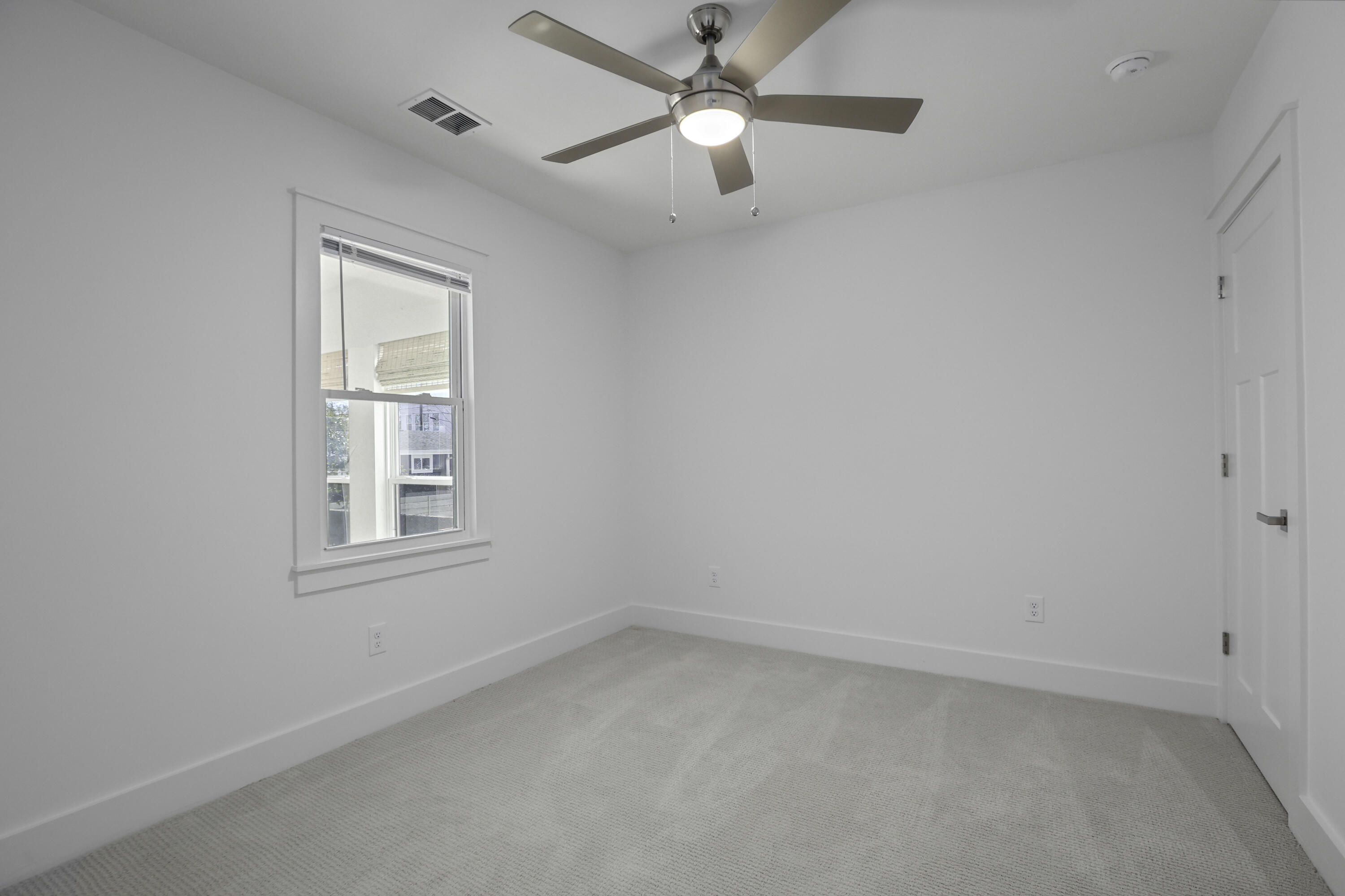127 Simons Street Charleston, SC 29403 - Photo 35 of 41 Interior