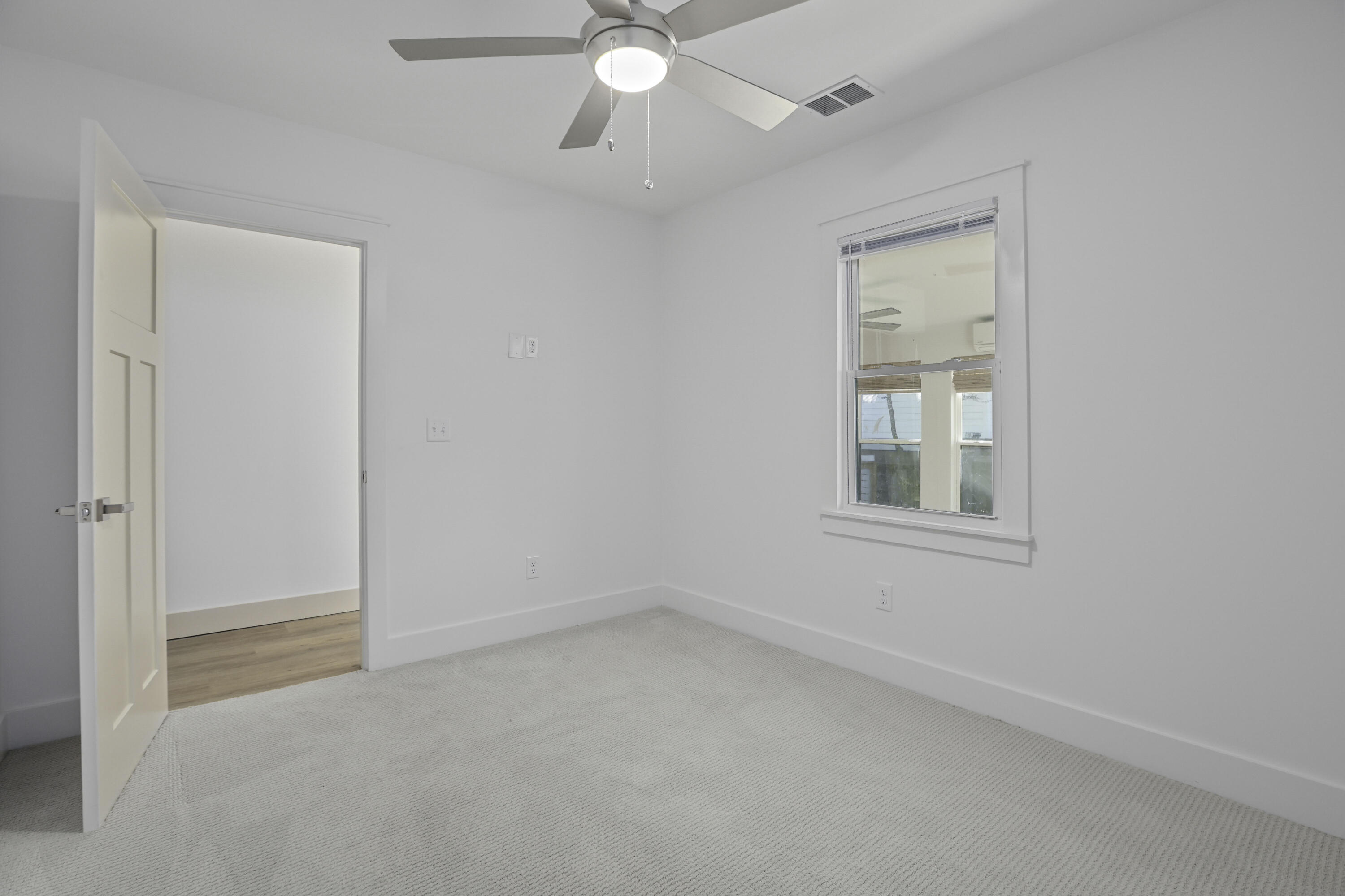 127 Simons Street Charleston, SC 29403 - Photo 37 of 41 Interior
