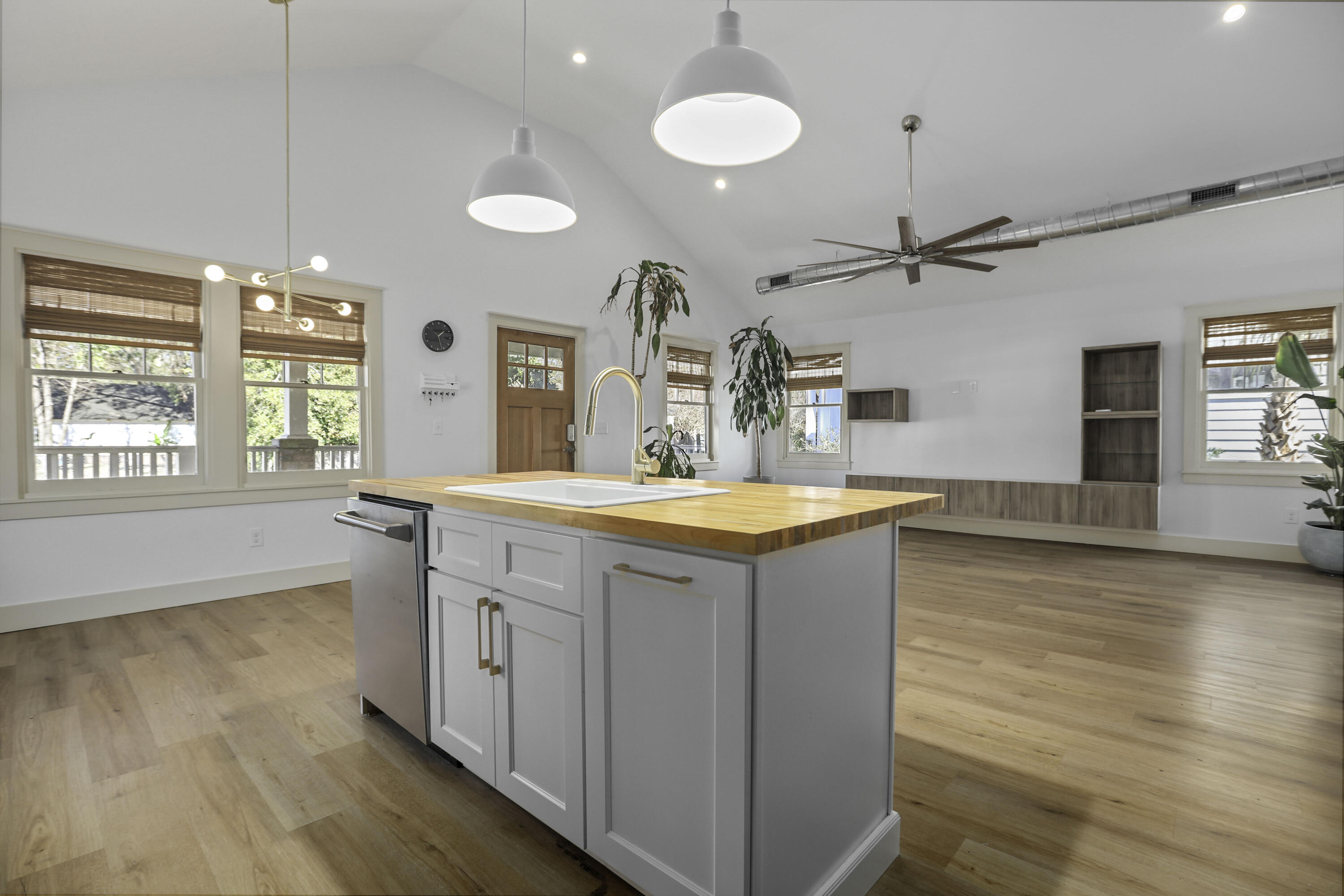 127 Simons Street Charleston, SC 29403 - Photo 8 of 41 Interior