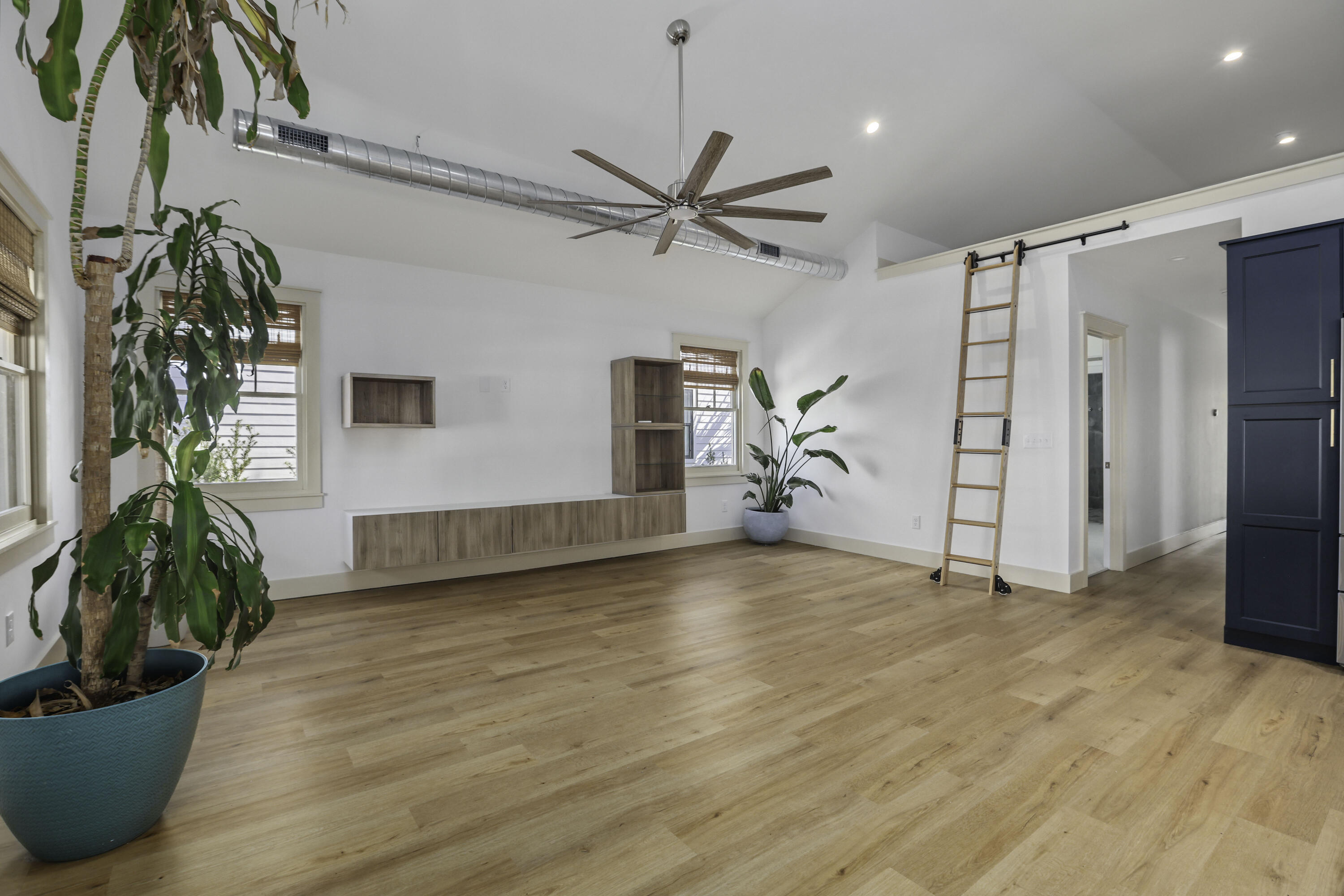 127 Simons Street Charleston, SC 29403 - Photo 10 of 41 Interior