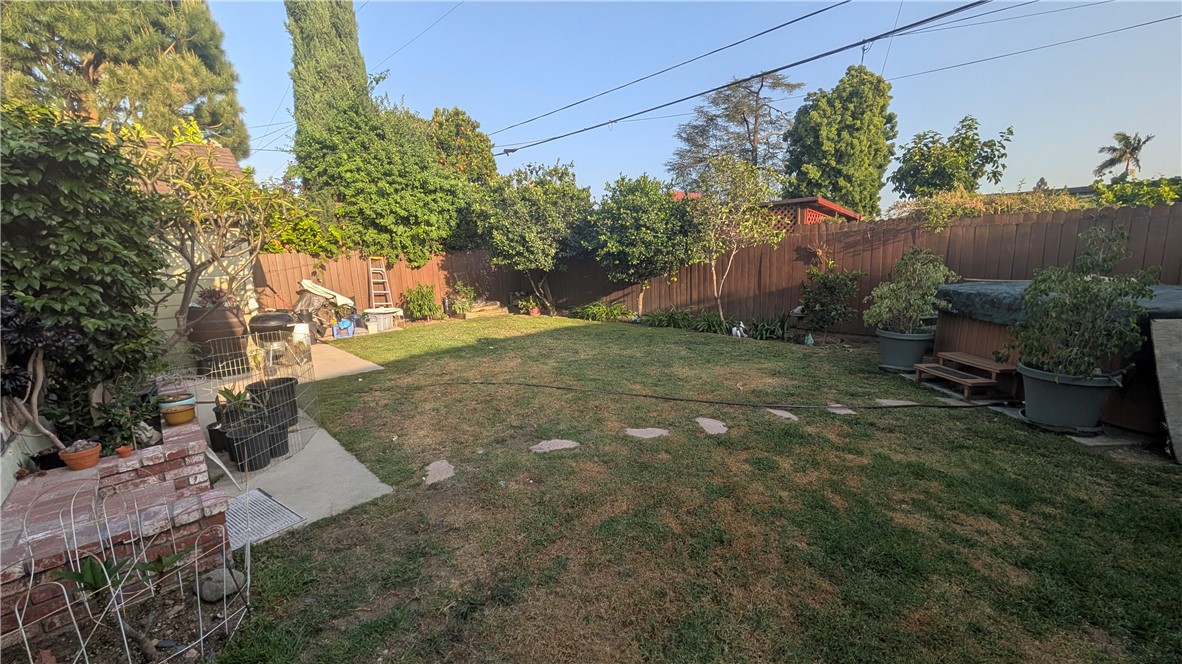 3762 Mohawk Street Pasadena, CA 91107 - Photo 17 of 20 a backyard of a house with lots of green space