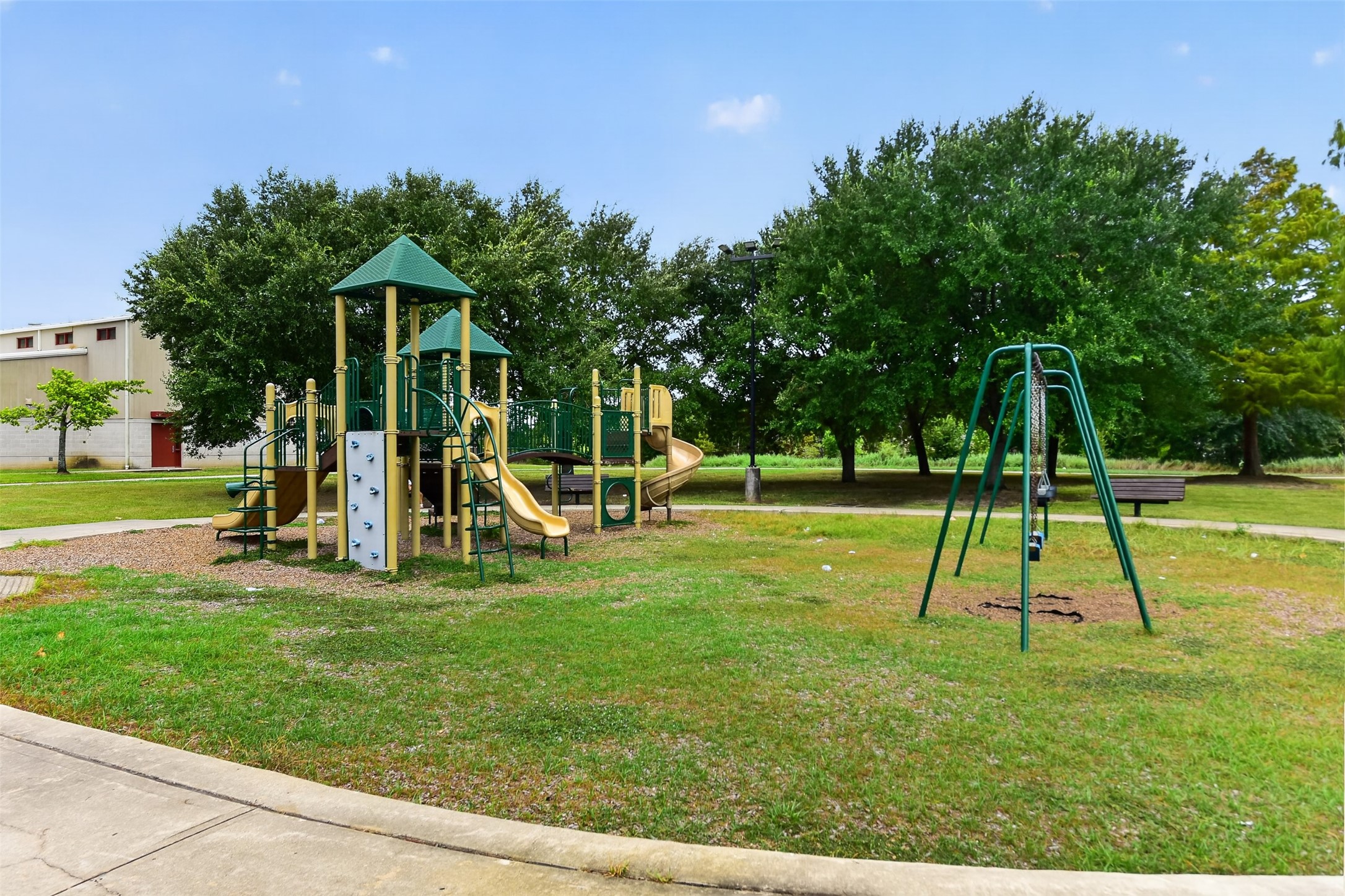 3318 Ripplebrook Drive Houston, TX 77045 - Photo 33 of 38 Gallery Image 33