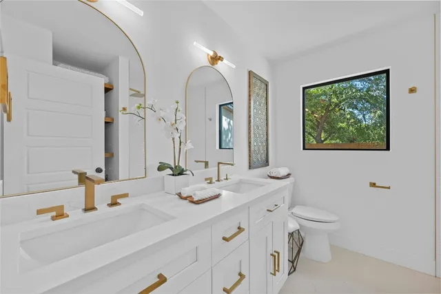 $750,000 | 1305 Ridgehaven Drive, Austin, TX 78723