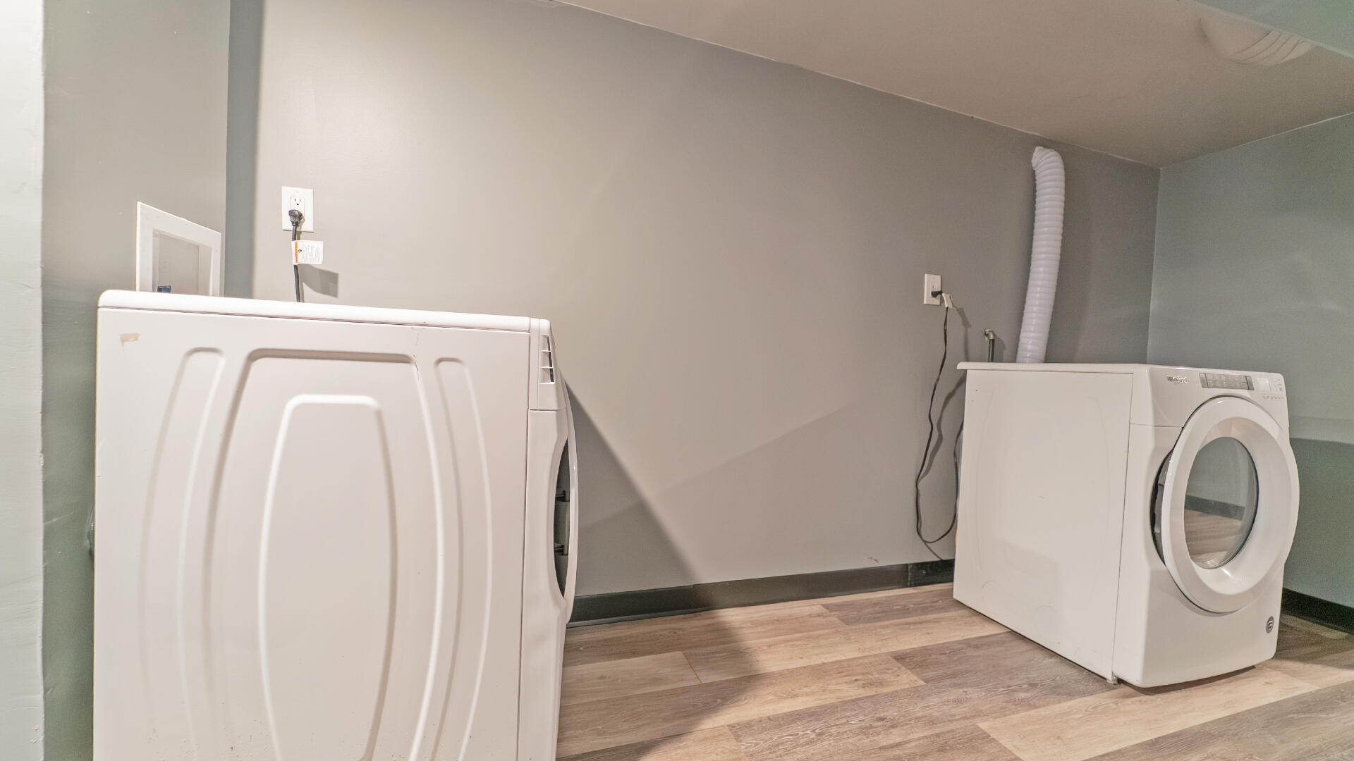 855 Fayette Street Gary, IN 46403 - Photo 24 of 25 a utility room with dryer and washer
